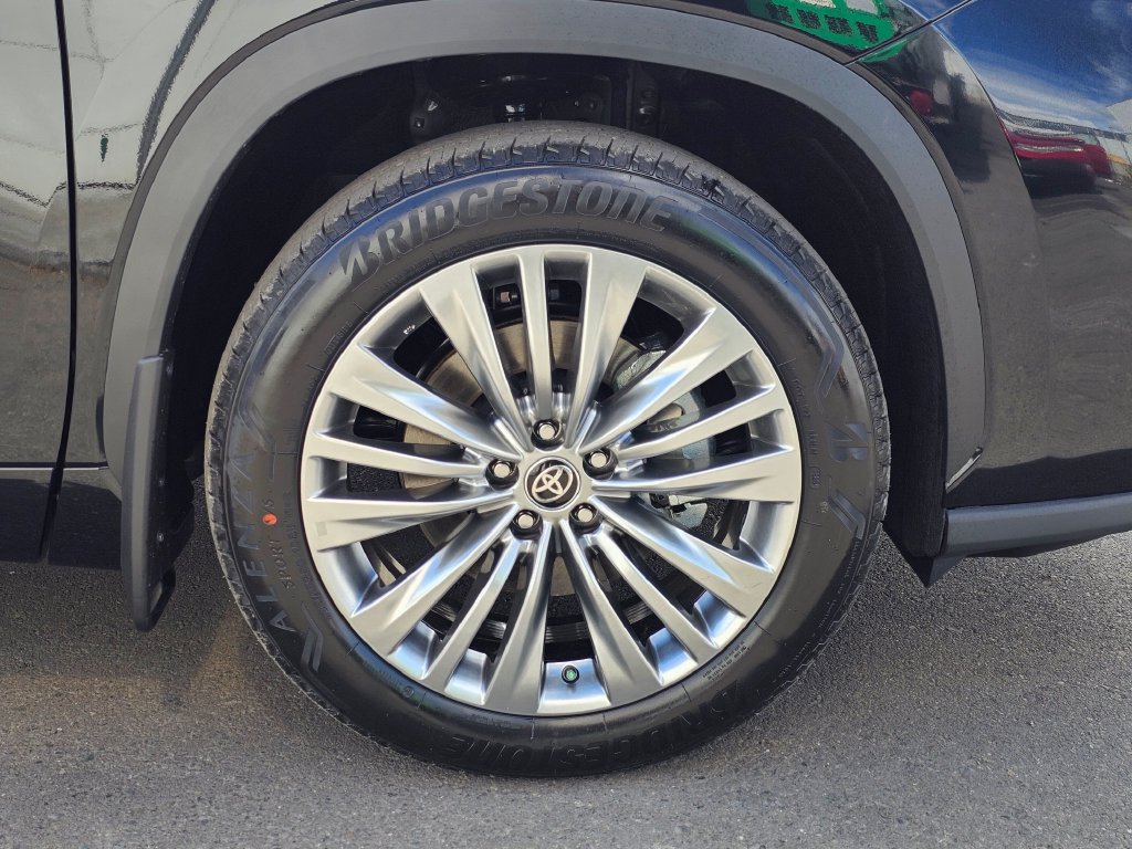 New 2026 Toyota Highlander Platinum AWD/4WD image 9