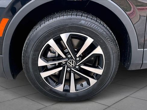 Used 2022 Volkswagen Tiguan S image 10