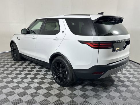 Used 2025 Land Rover Discovery S image 2