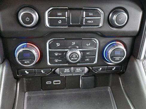 Used 2023 Chevrolet Suburban Z71 image 28