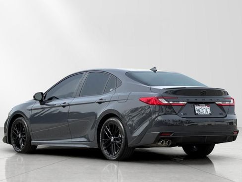 Used 2025 Toyota Camry SE w/ Convenience Package image 6