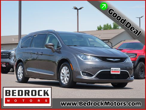 Used 2018 Chrysler Pacifica Touring-L Plus w/ Advanced Safetytec Group FWD image 1