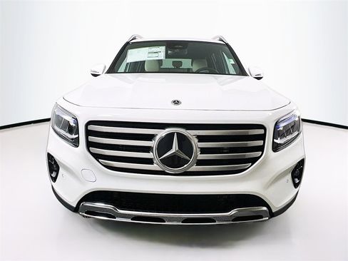 New 2025 Mercedes-Benz GLB 250 4MATIC image 2