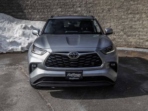 Used 2021 Toyota Highlander Limited image 3