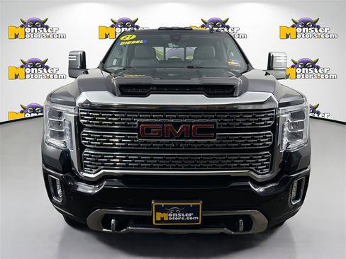 Used 2021 GMC Sierra 2500 Denali w/ Denali Black Diamond Edition image 2