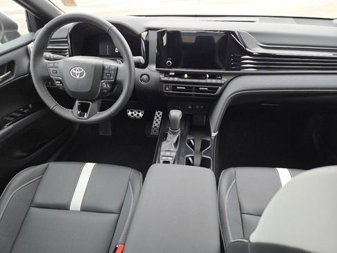 Used 2025 Toyota Camry SE w/ Convenience Package image 20