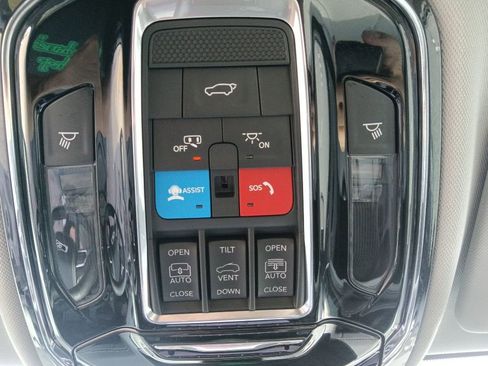Used 2023 Jeep Grand Cherokee Overland w/ Adv Protech Group III AWD/4WD image 27