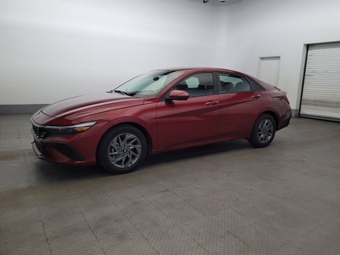 Used 2024 Hyundai Elantra SEL FWD image 2