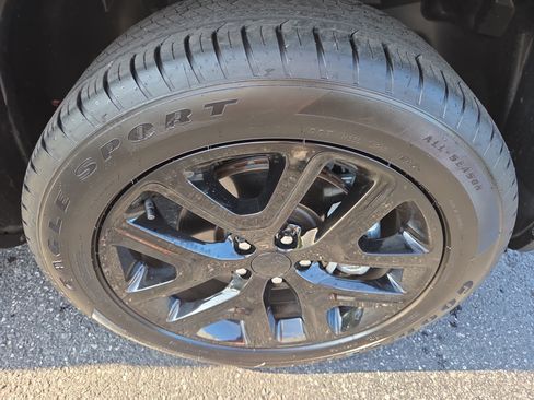 Certified 2023 Jeep Renegade Altitude AWD/4WD image 10