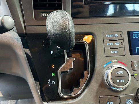 Used 2020 Toyota Sienna L image 14
