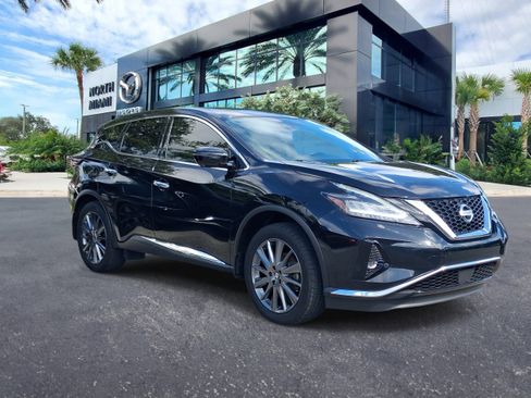 Used 2021 Nissan Murano SV w/ SV Special Edition Package FWD image 3