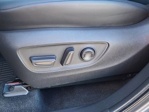 Used 2024 Toyota Highlander XLE image 8