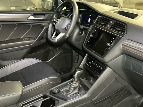 Used 2023 Volkswagen Tiguan SEL R-Line image 15