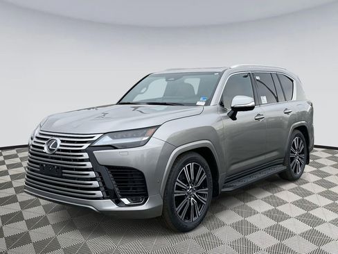 Used 2026 Lexus LX 700h Luxury image 5