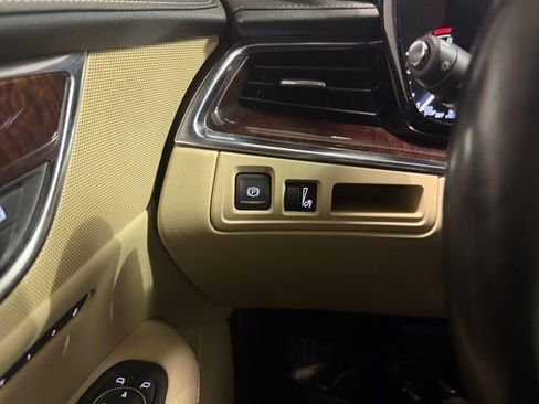 Used 2019 Cadillac XT5 Luxury image 17