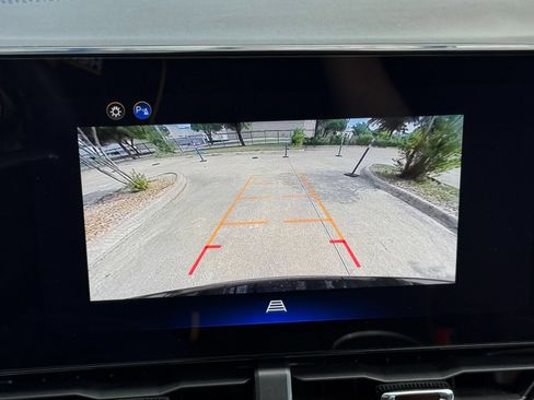 Used 2025 Chevrolet Equinox LT FWD image 25