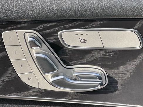 Used 2018 Mercedes-Benz GLC 300 4MATIC image 24