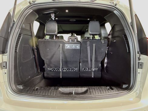 Used 2021 Chrysler Pacifica Touring-L w/ Uconnect Theater Family Group image 33
