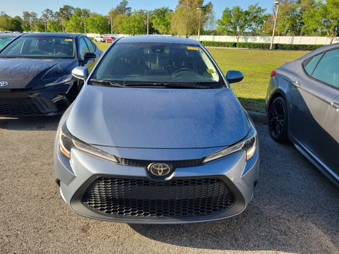 Used 2021 Toyota Corolla LE image 2