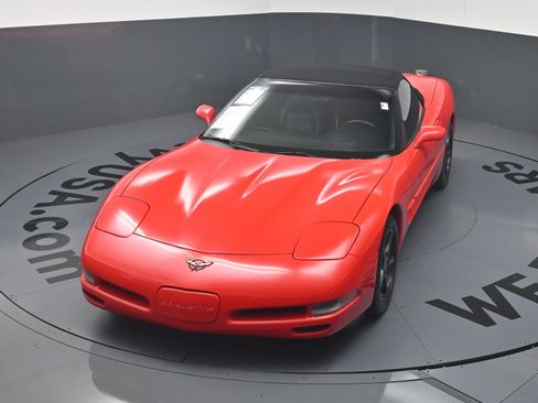 Used 2004 Chevrolet Corvette Convertible w/ Preferred Equipment Group RWD image 29