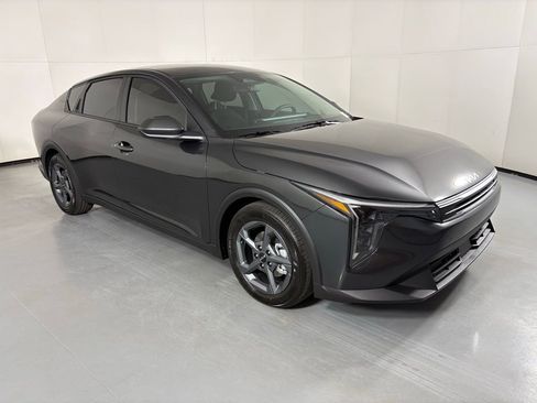 New 2026 Kia K4 LXS FWD image 2