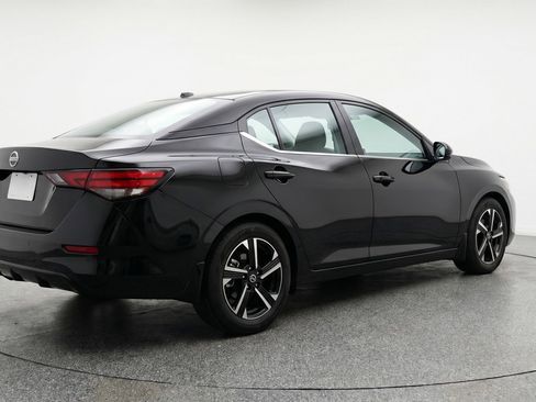 Used 2025 Nissan Sentra SV image 9