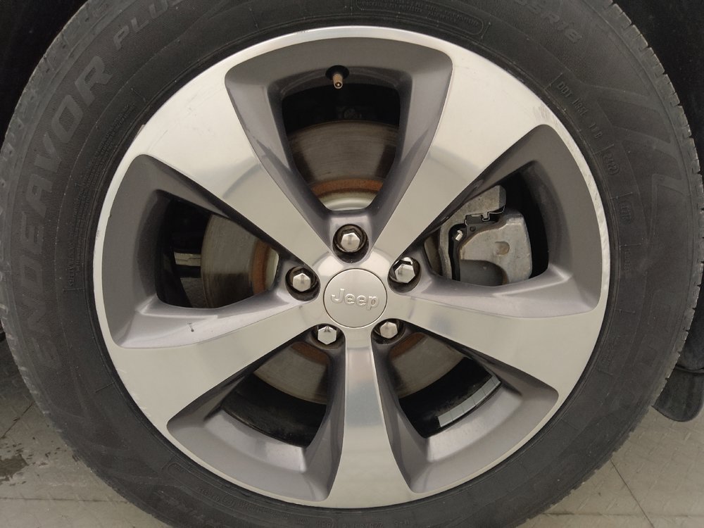 Used 2019 Jeep Cherokee Limited FWD image 31