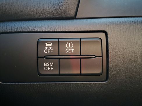 Used 2014 MAZDA MAZDA3 i Touring image 28