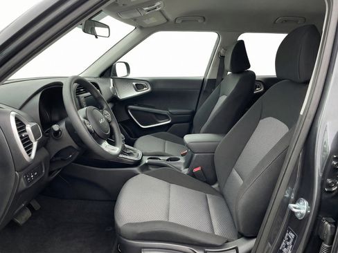 Used 2025 Kia Soul LX w/ LX Technology Package FWD image 13