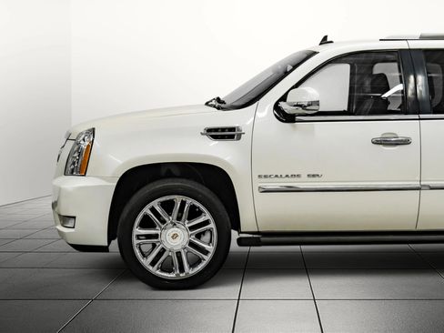 Used 2014 Cadillac Escalade ESV Platinum RWD image 12