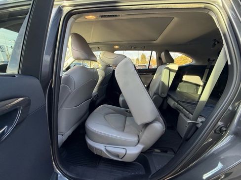 Used 2021 Toyota Highlander Platinum image 6