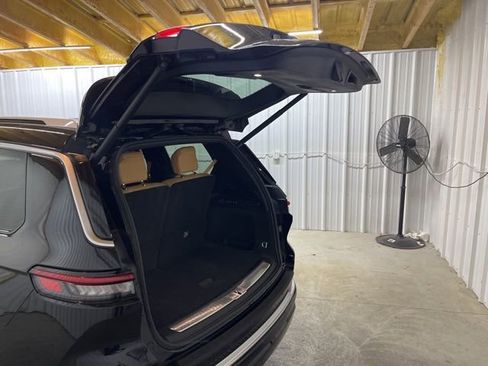 Used 2021 Jeep Grand Cherokee L Summit image 10