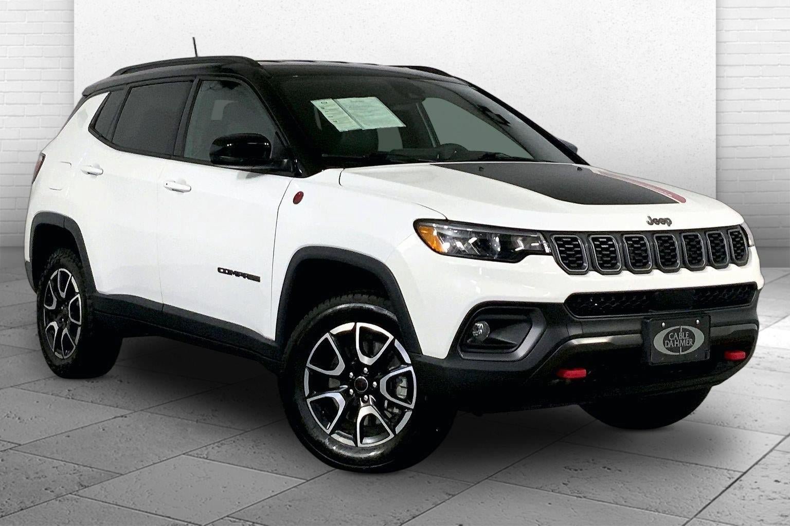 Used 2025 Jeep Compass Trailhawk AWD/4WD image 1