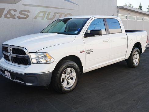 Used 2019 RAM 1500 Classic SLT w/ Luxury Group image 7