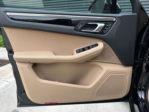 Certified 2023 Porsche Macan image 19
