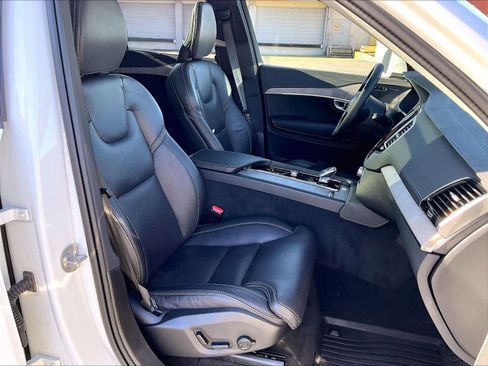 Used 2024 Volvo XC90 T8 Ultimate w/ Protection Package Premier AWD/4WD image 9