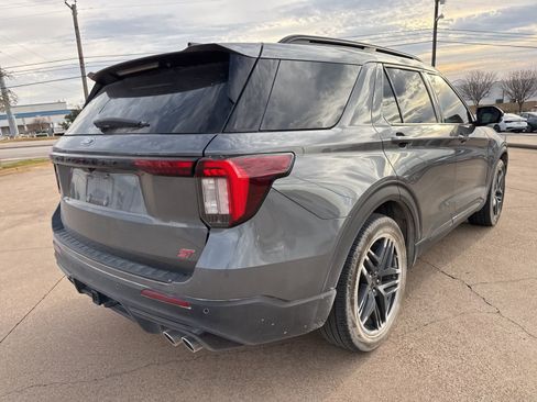 Used 2025 Ford Explorer ST image 7