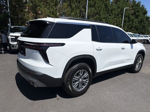 Used 2025 Chevrolet Traverse LT AWD/4WD image 10