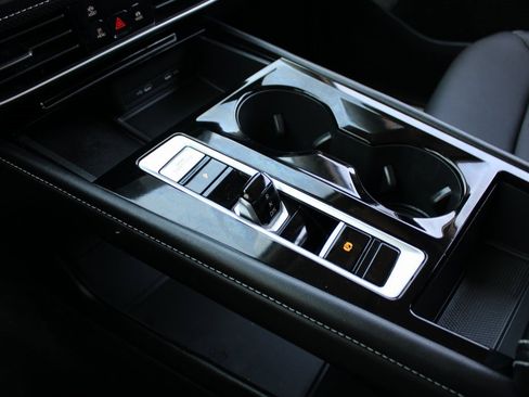 Certified 2024 Volkswagen Atlas SE image 18