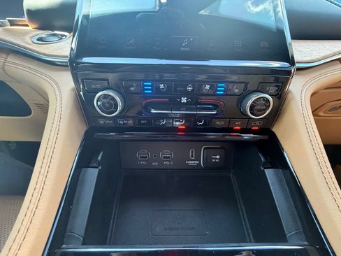 Used 2022 Jeep Grand Cherokee Summit AWD/4WD image 27