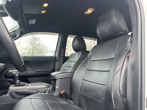 Used 2020 Toyota Tacoma TRD Sport image 27