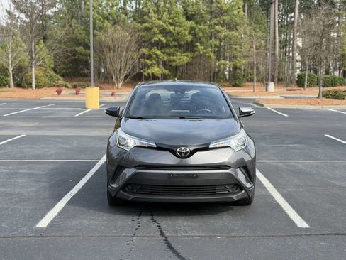 Used 2018 Toyota C-HR XLE image 2