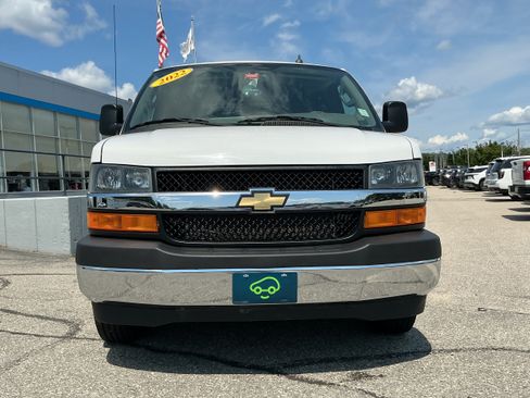 Used 2022 Chevrolet Express 2500 w/ Driver Convenience Package RWD image 5