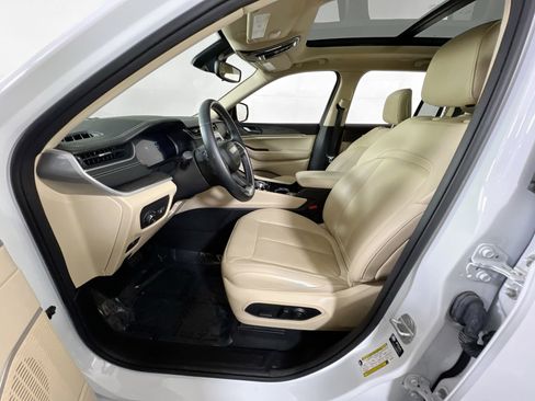 Used 2022 Jeep Grand Cherokee Limited image 20