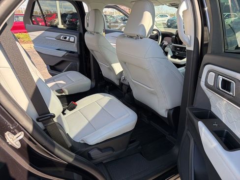Used 2025 Ford Explorer Platinum w/ Ultimate Package image 22