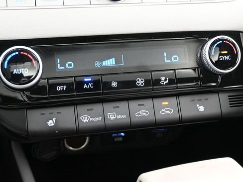 Used 2023 Hyundai Elantra Limited FWD image 23