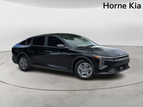 New 2025 Kia K4 LX image 2