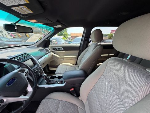 Used 2015 Ford Explorer XLT w/ Equipment Group 201A AWD/4WD image 10