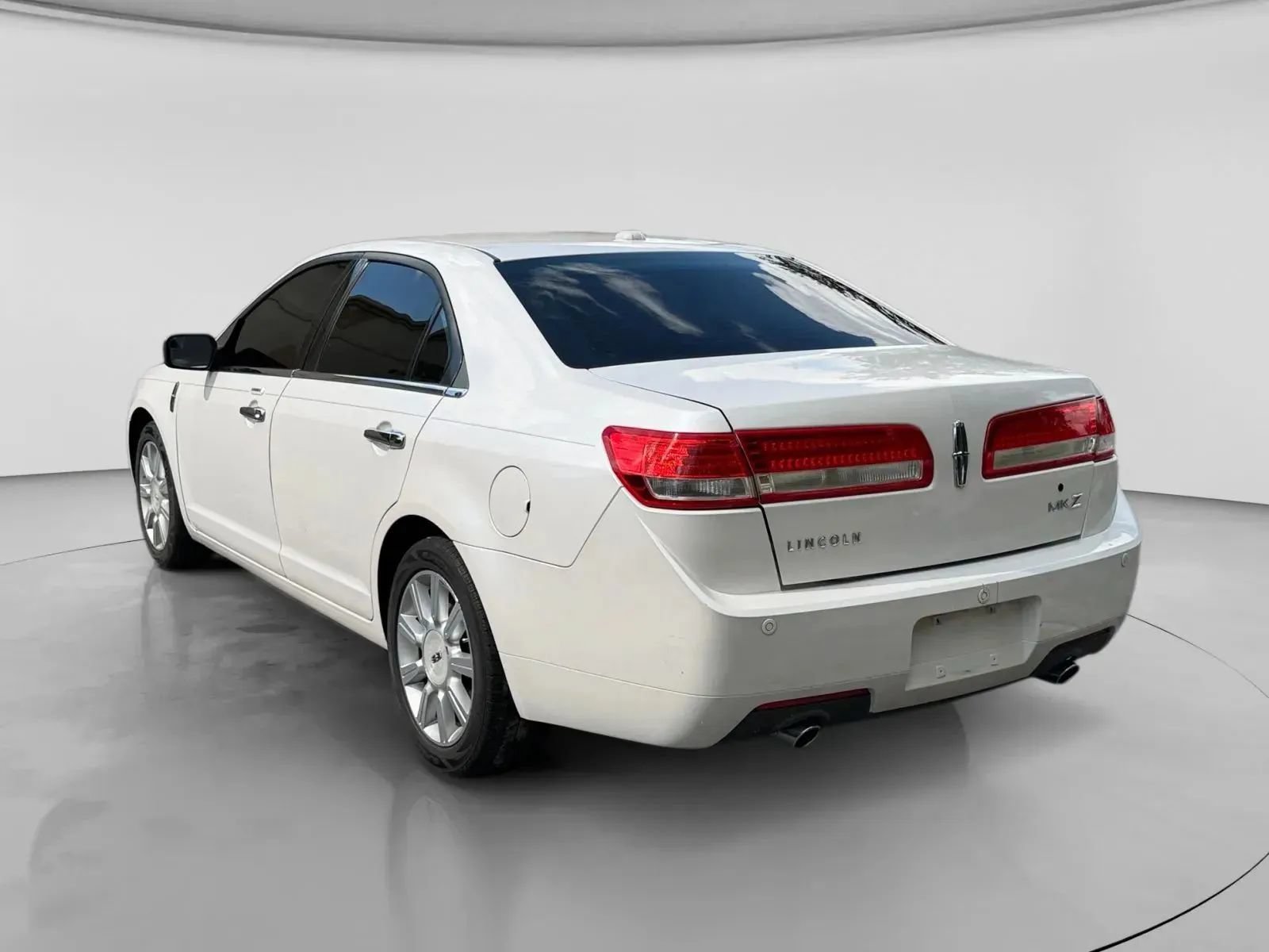 Used 2012 Lincoln MKZ FWD image 3