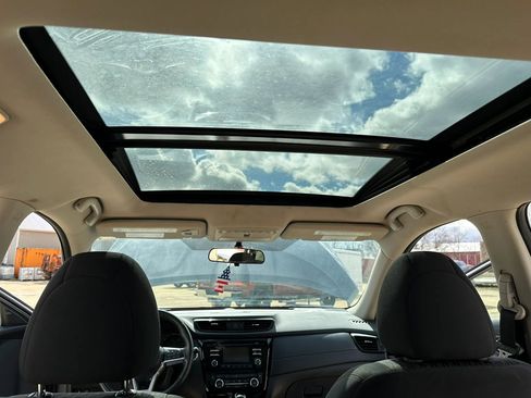 Used 2017 Nissan Rogue SV image 21